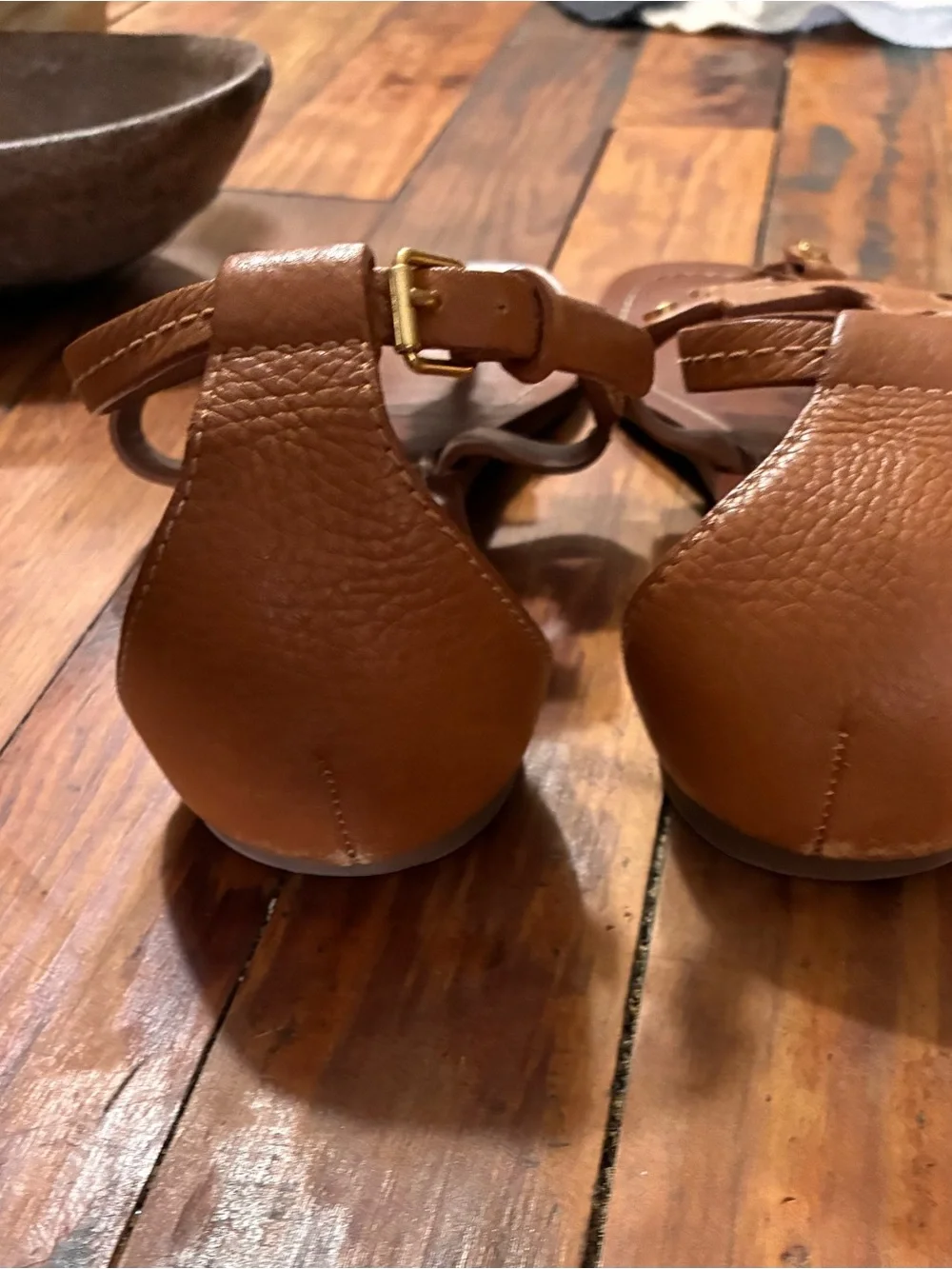Tory Burch Tan Logo T-Strap Leather Sandals size 9.5